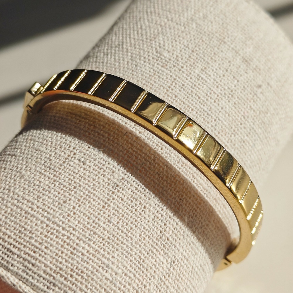 Gold Tone Grooved Hinged Bangle Bracelet Polished Minimalist Ribbed Cuff Modern
